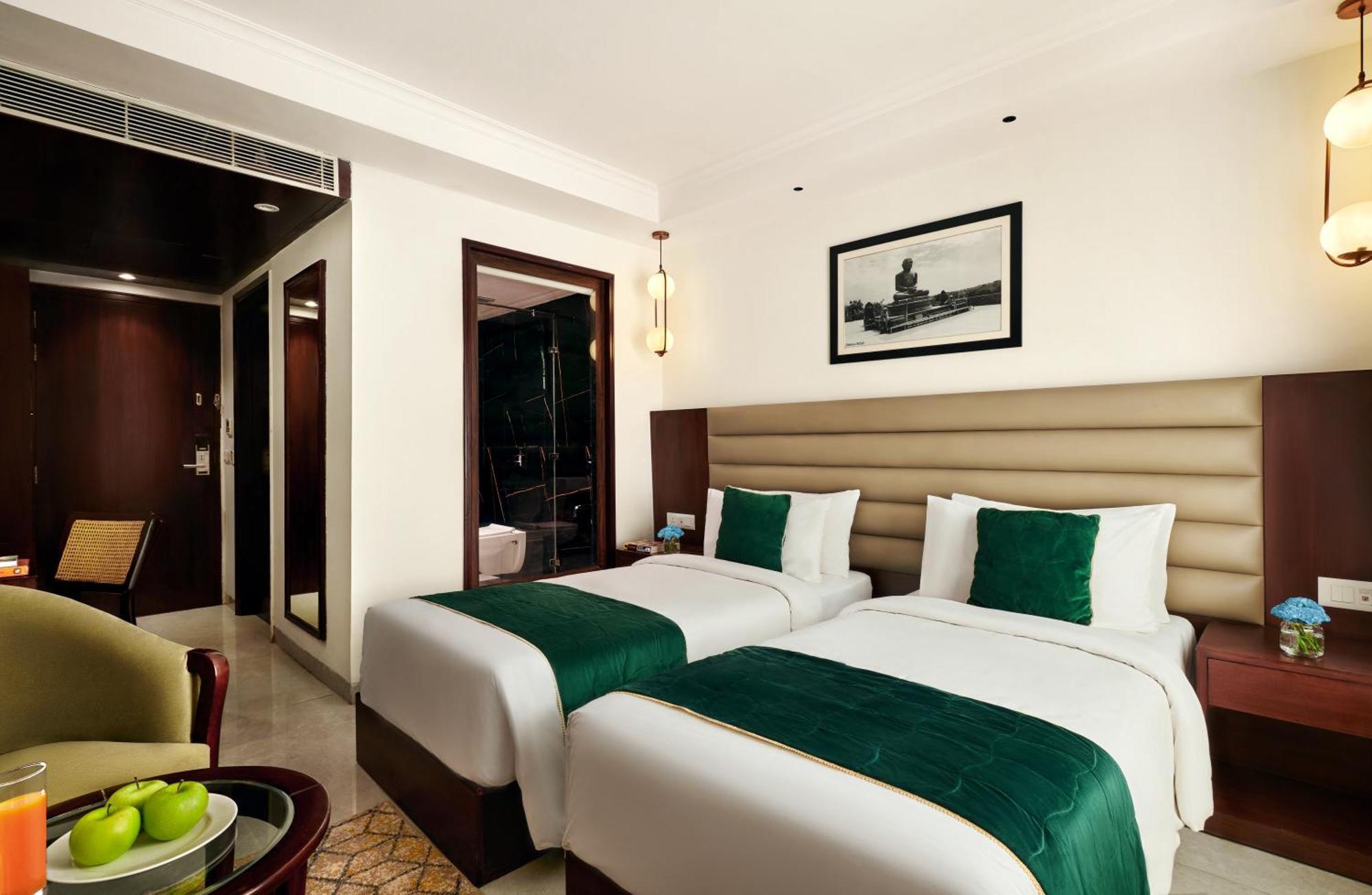 Deventure Sarovar Portico Patel Nagar New Delhi Buitenkant foto