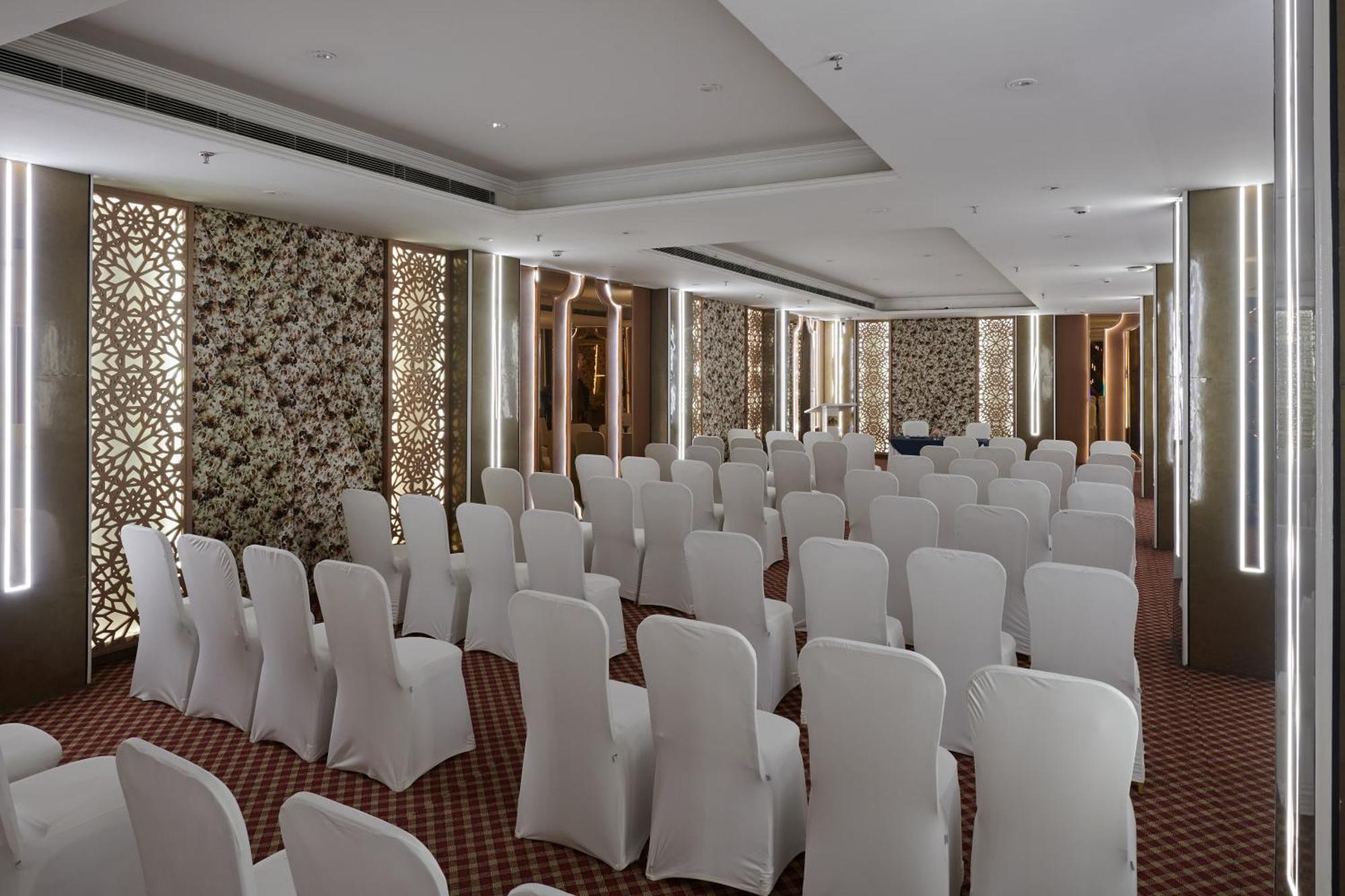 Deventure Sarovar Portico Patel Nagar New Delhi Buitenkant foto