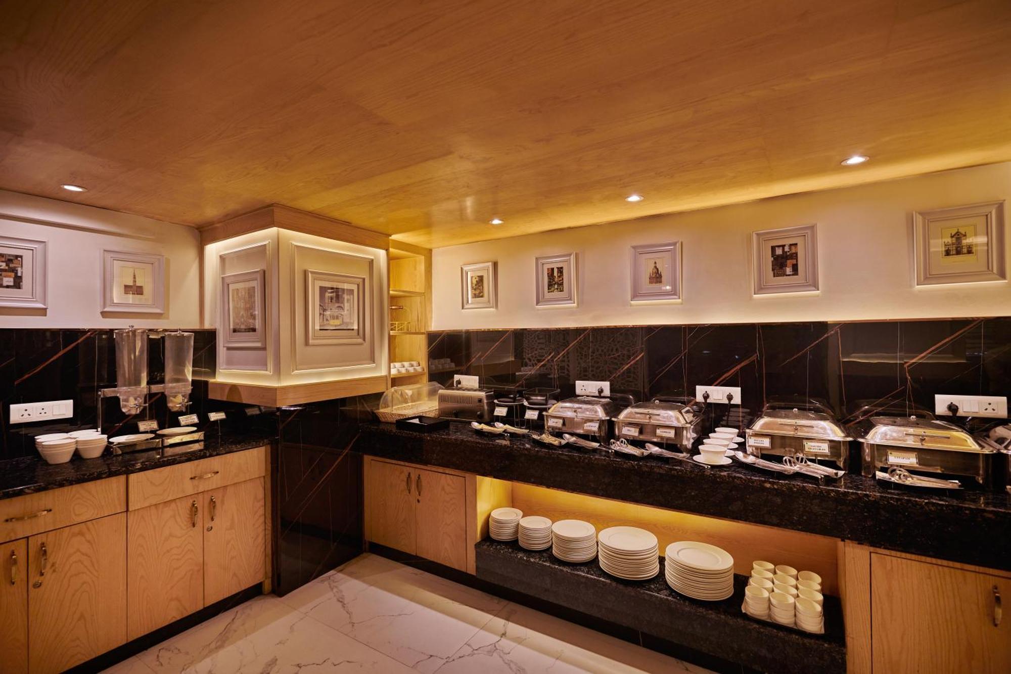 Deventure Sarovar Portico Patel Nagar New Delhi Buitenkant foto